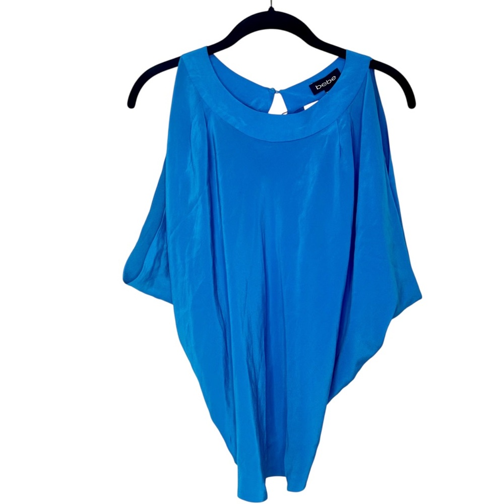 Bebe Vibrant Blue 100% Silk Cold Shoulder Blouse Size Large. NWT